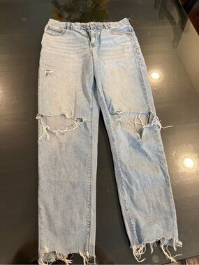 American Eagle Outfitters Light Wash Distressed curvy mom fit